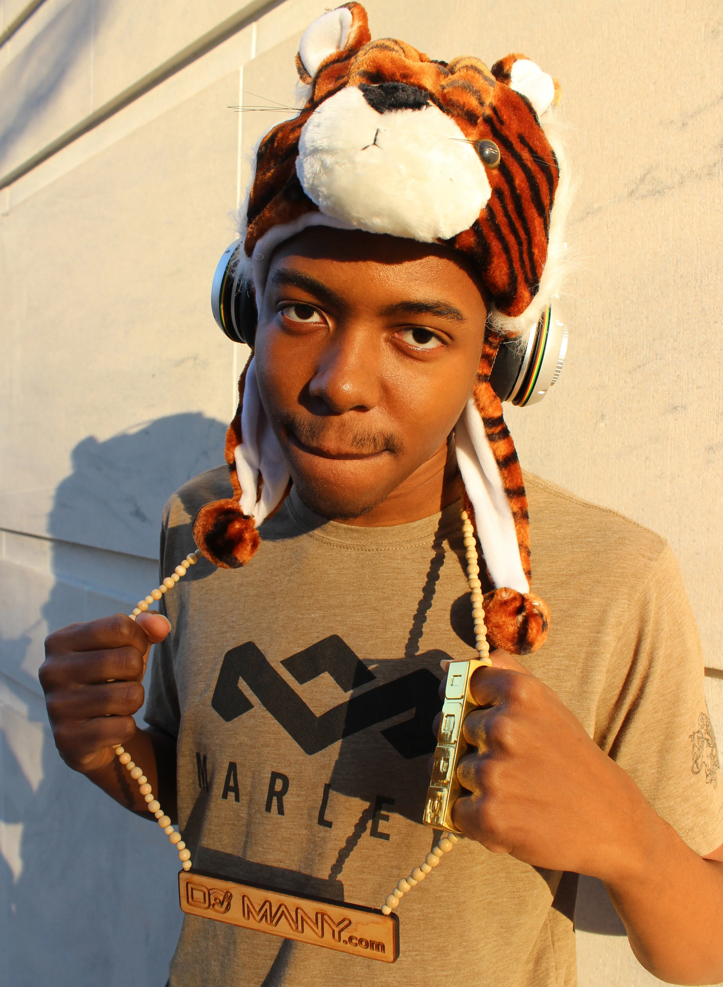 DJ Many press portrait